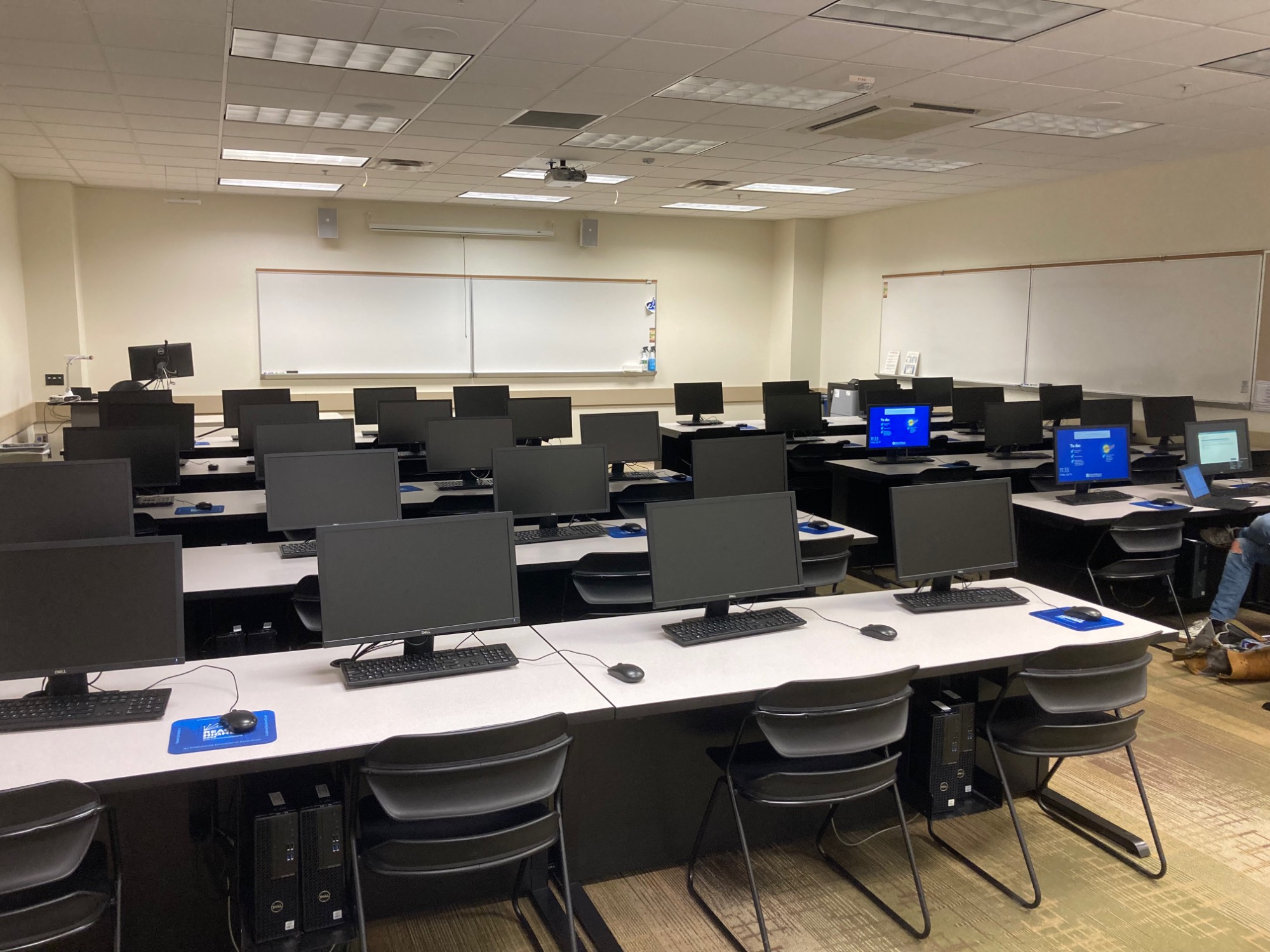 DeVos 127A Computer Lab